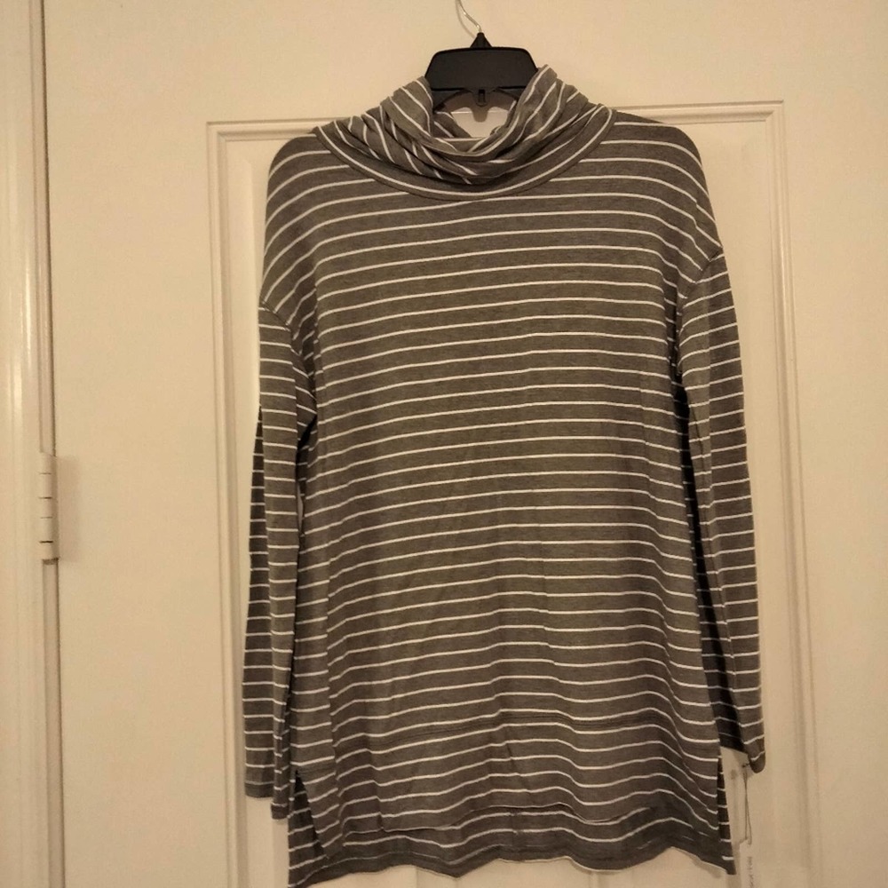 Liz Claiborne cowl neck shirt. M
